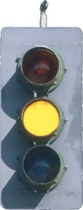 semáforo amarillo